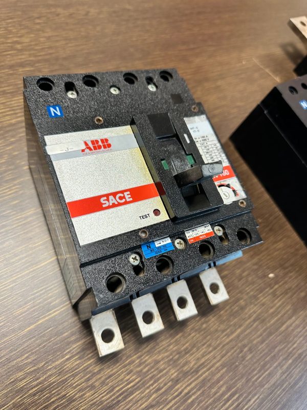 Interruptor Magnetotérmico marca ABB modelo SN 160